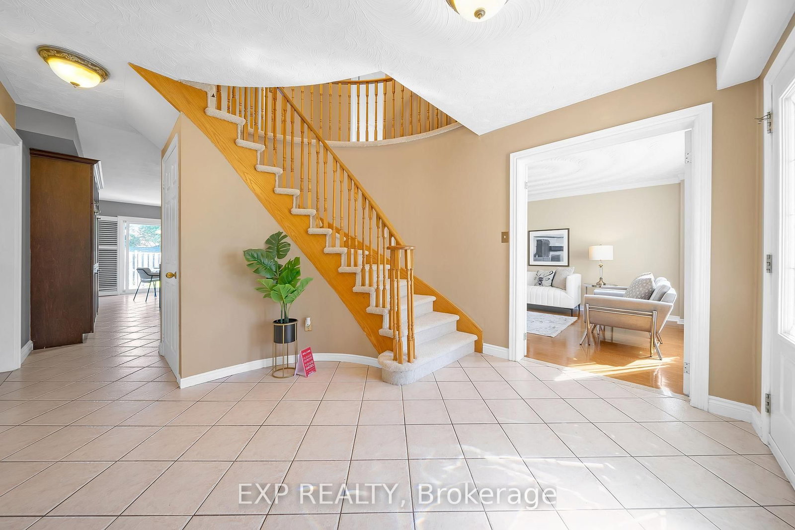 955 Snowbird Street • Oshawa, ON photo 5