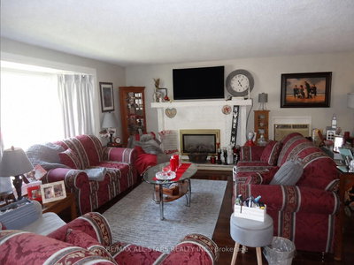 17 Pineridge Crescent • Clarington, ON photo 2