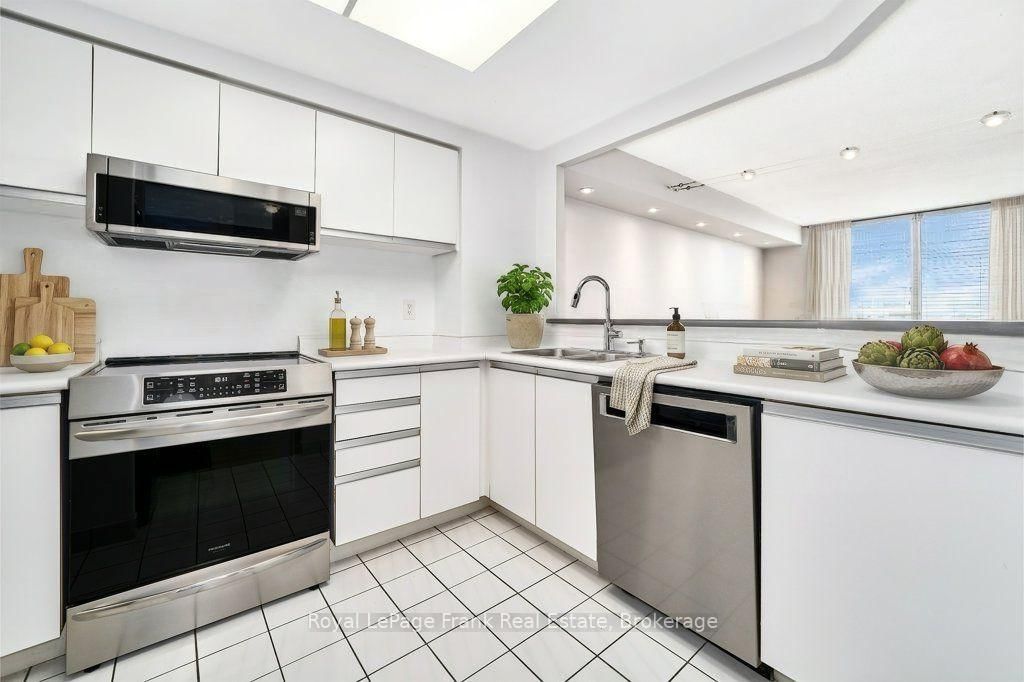 711 Rossland Road E • #806 • Whitby, ON photo 10
