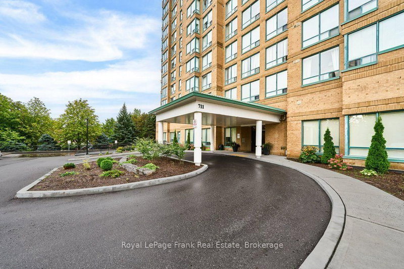 806 - 711 Rossland Road E