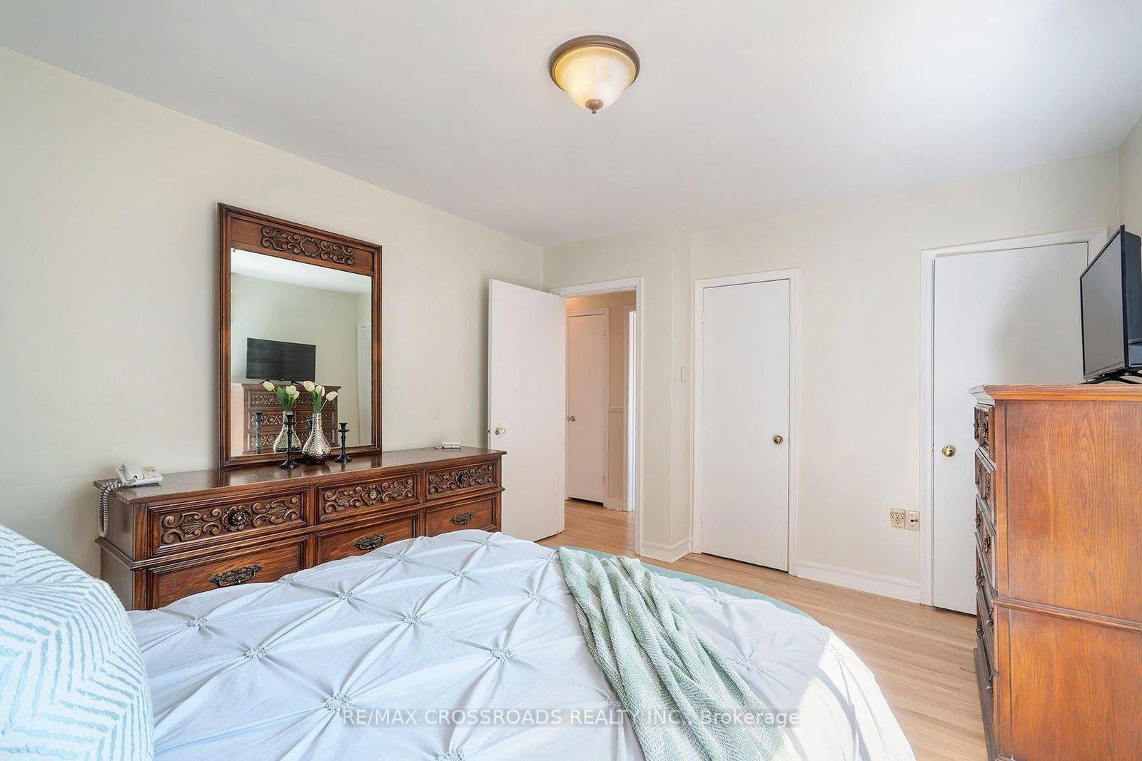 887 Brimorton Drive • Toronto, ON photo 16