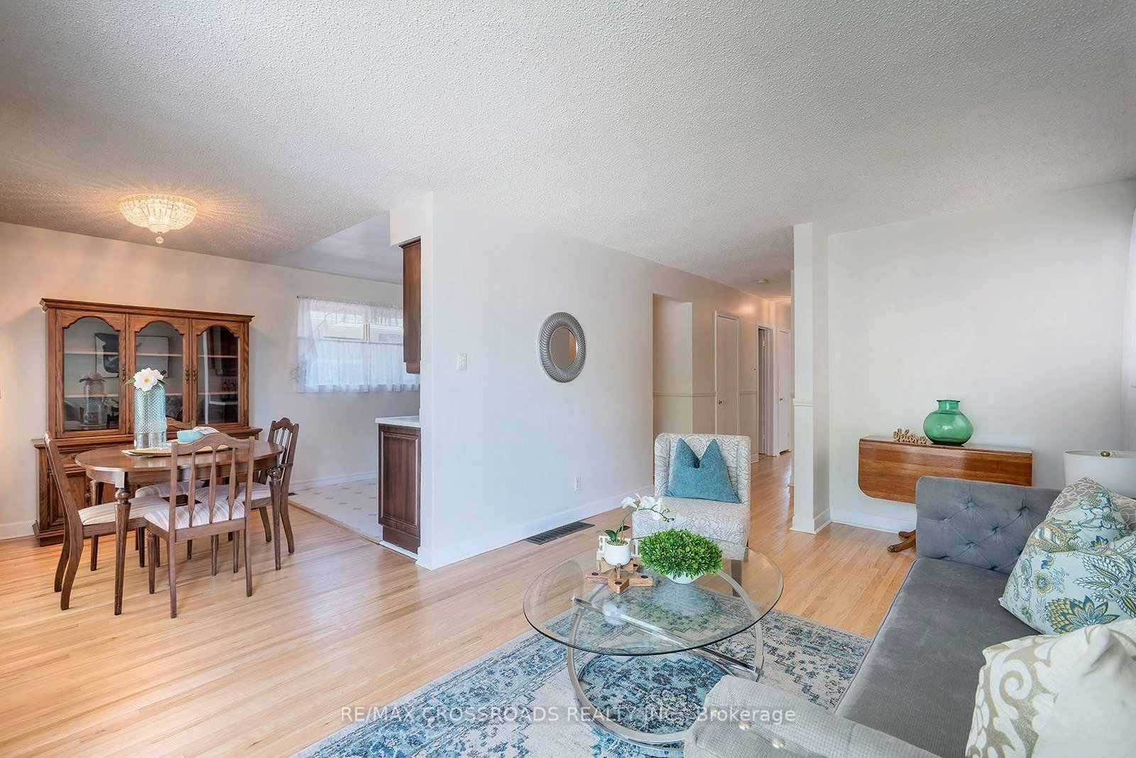 887 Brimorton Drive • Toronto, ON photo 9
