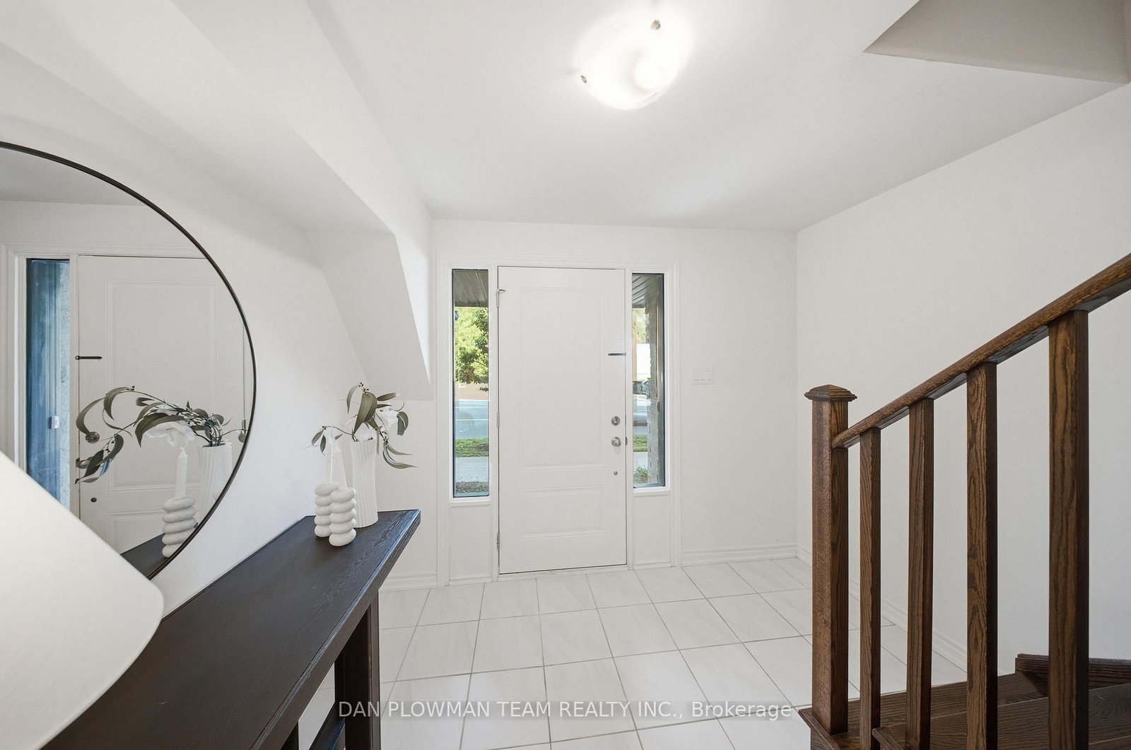 484 Salem Road S • Ajax, ON photo 3