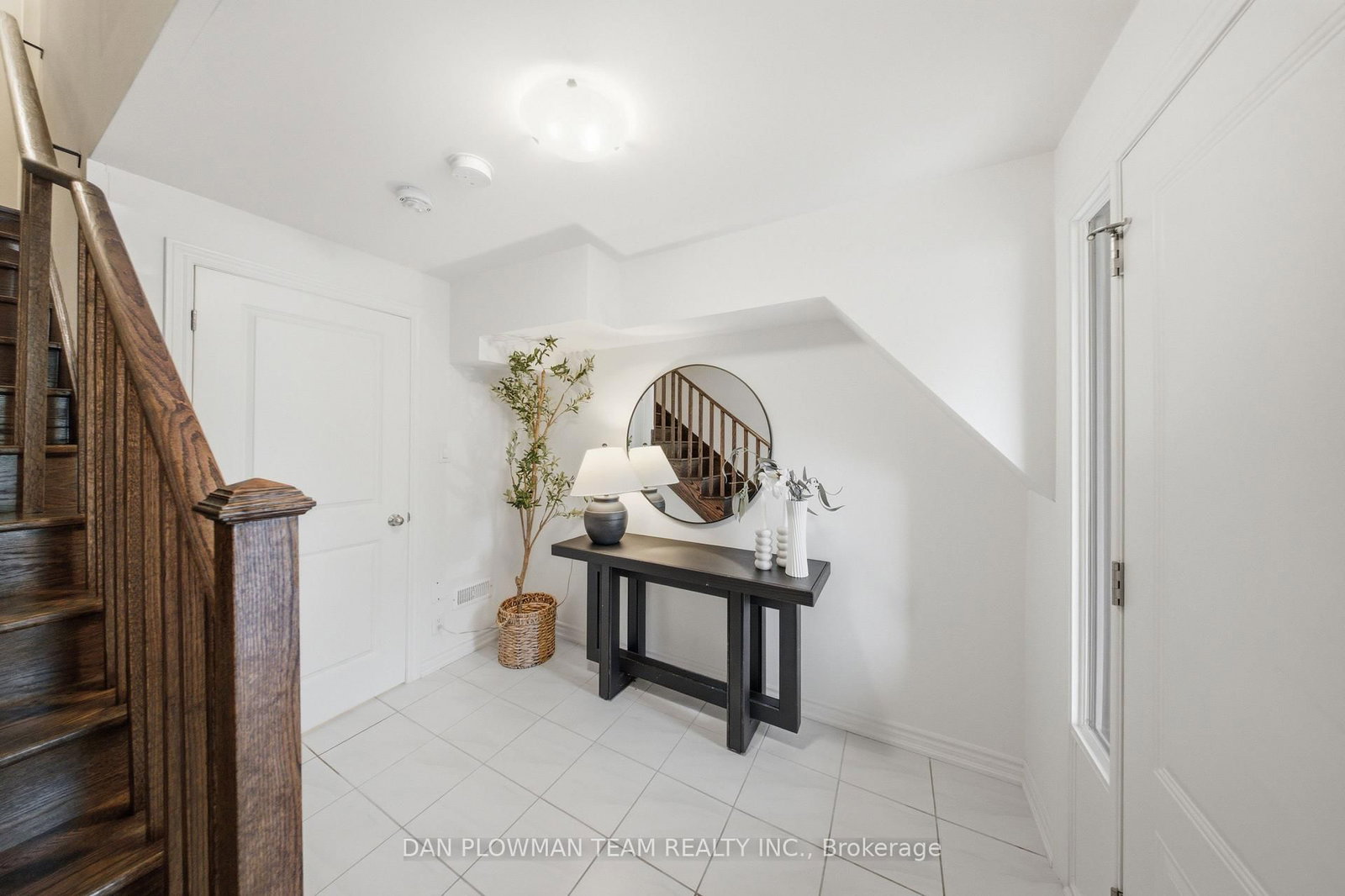 484 Salem Road S • Ajax, ON photo 4