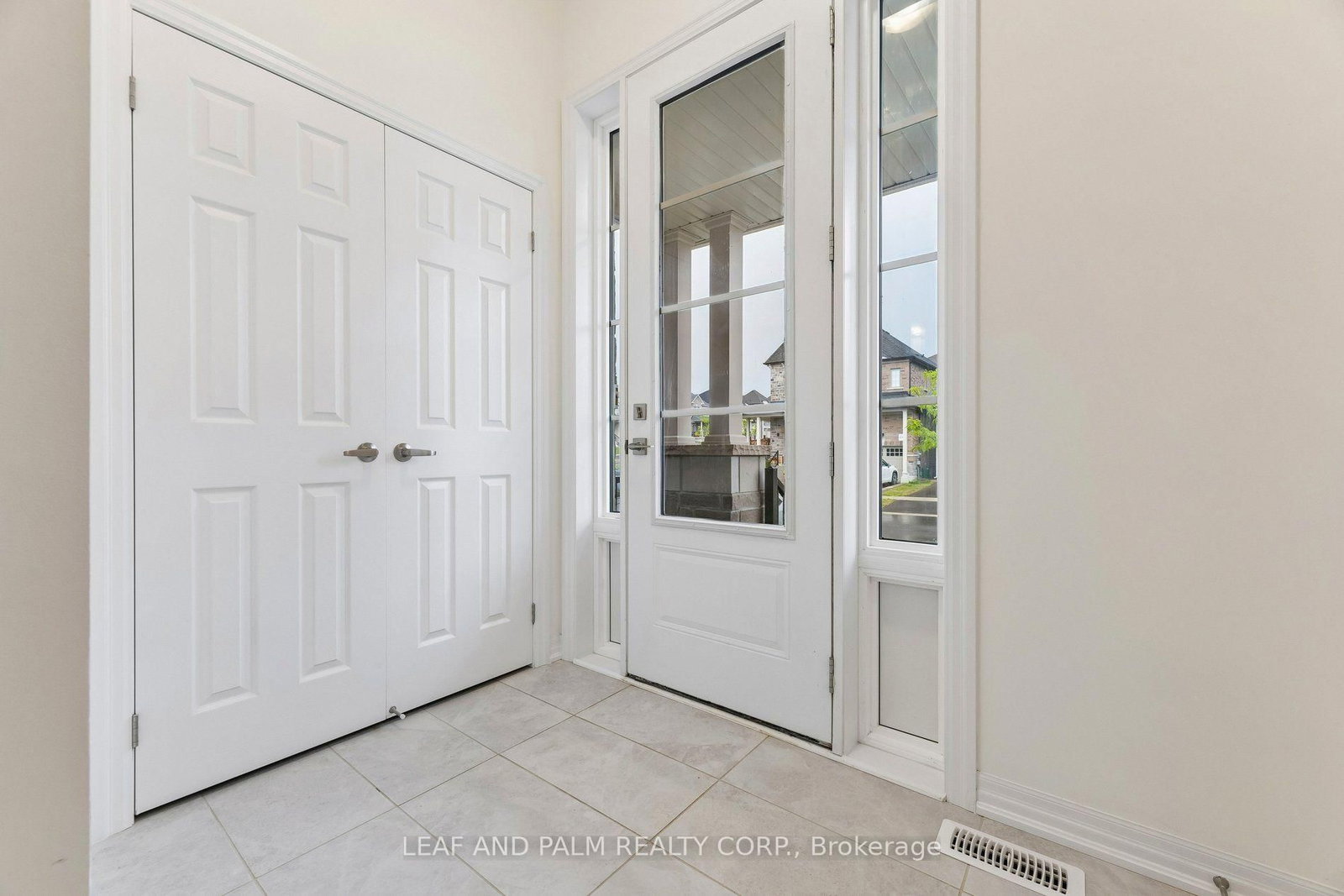 247 Flood Avenue • Clarington, ON photo 4