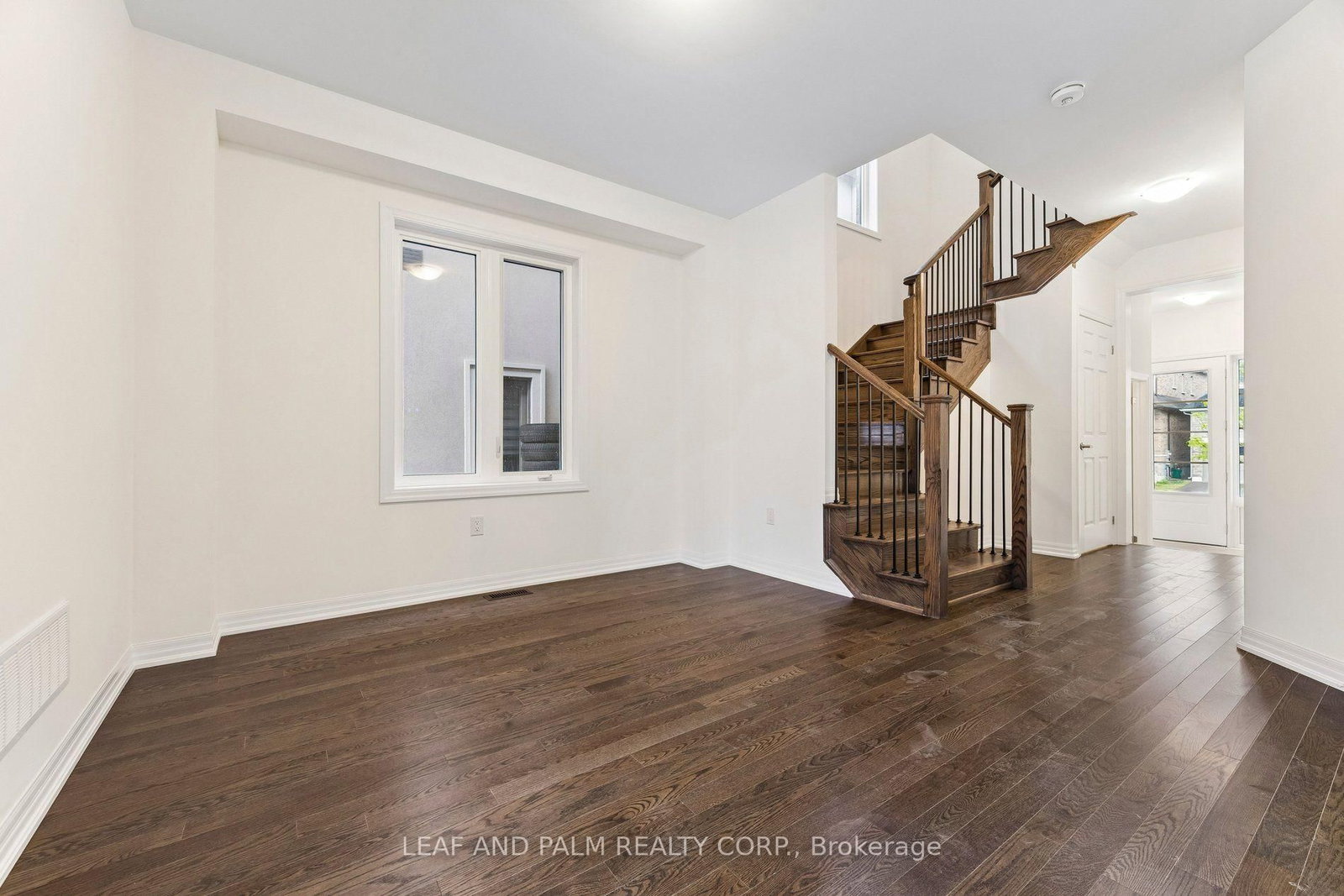 247 Flood Avenue • Clarington, ON photo 5
