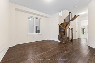 247 Flood Avenue • Clarington, ON photo 5