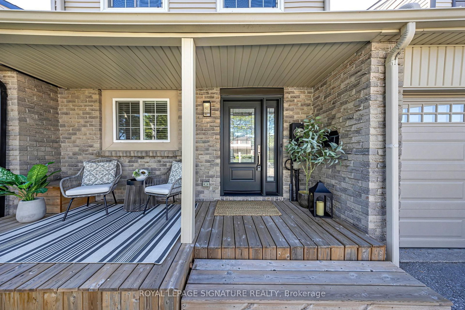 53 Banner Crescent • Ajax, ON photo 2