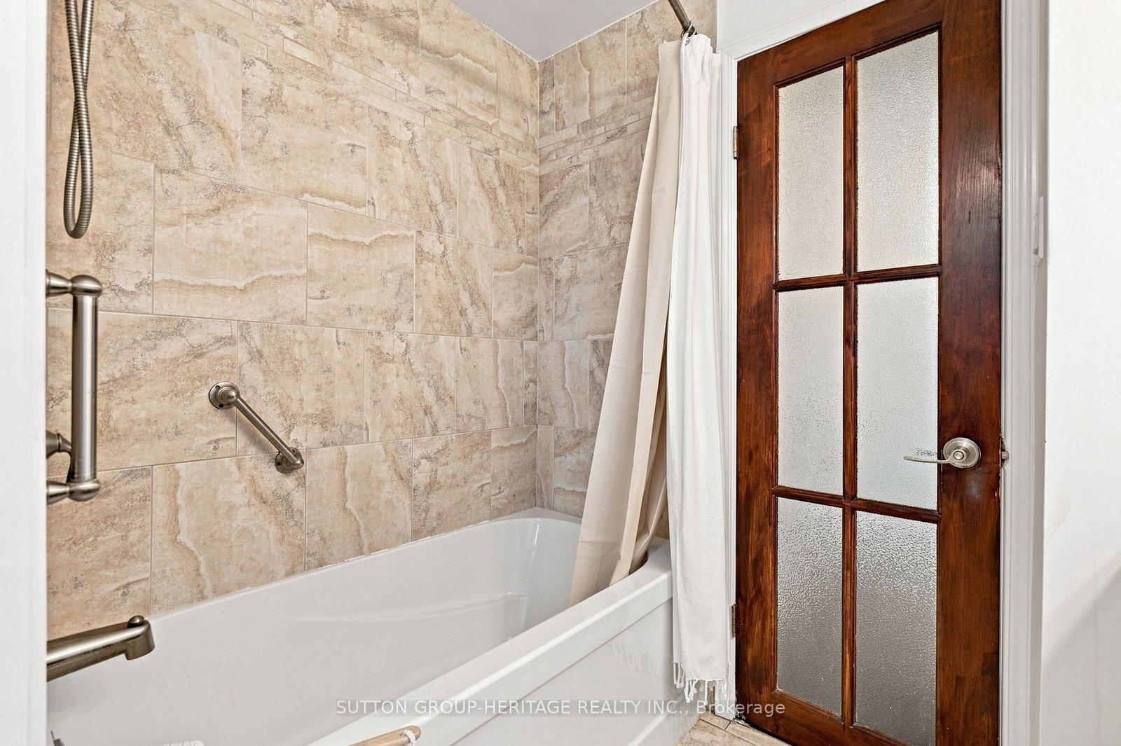 843 Carnation Court • Oshawa, ON photo 14