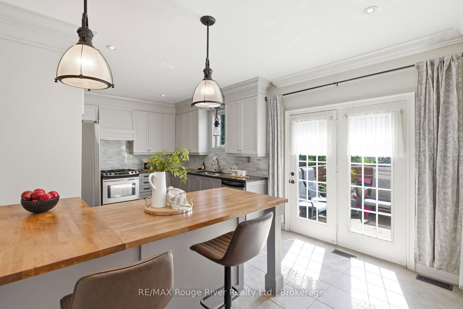 18 Rainbow Crescent • Whitby, ON photo 11
