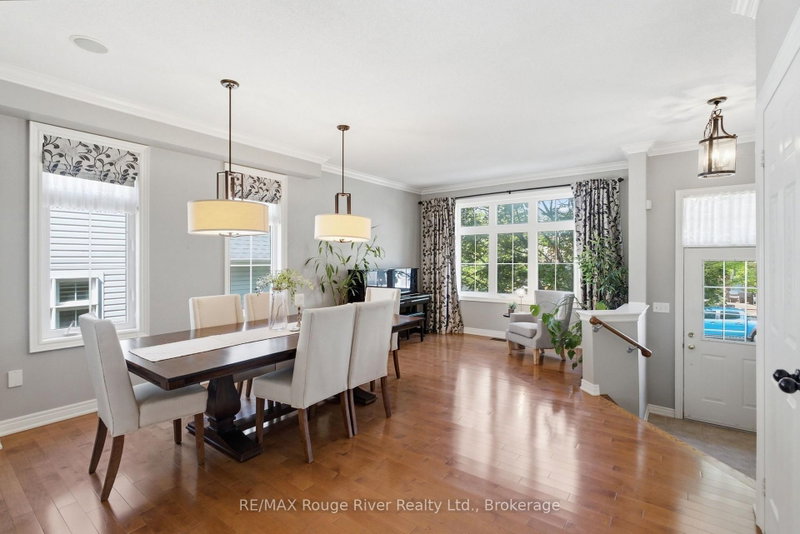 18 Rainbow Crescent