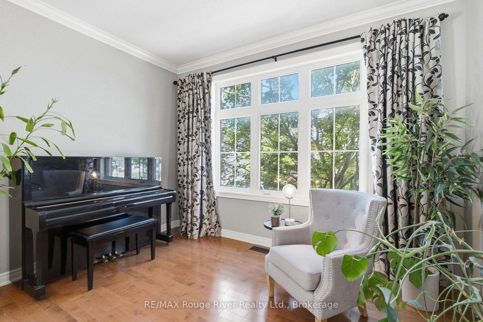 18 Rainbow Crescent • Whitby, ON photo 4