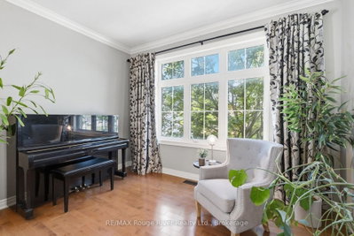 18 Rainbow Crescent • Whitby, ON photo 4