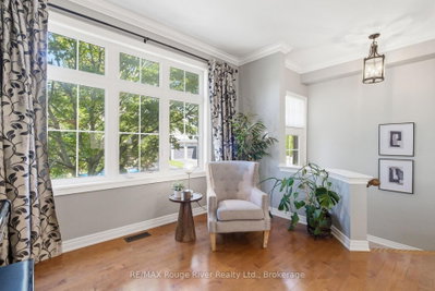 18 Rainbow Crescent • Whitby, ON photo 5