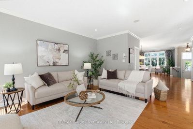 18 Rainbow Crescent • Whitby, ON photo 9