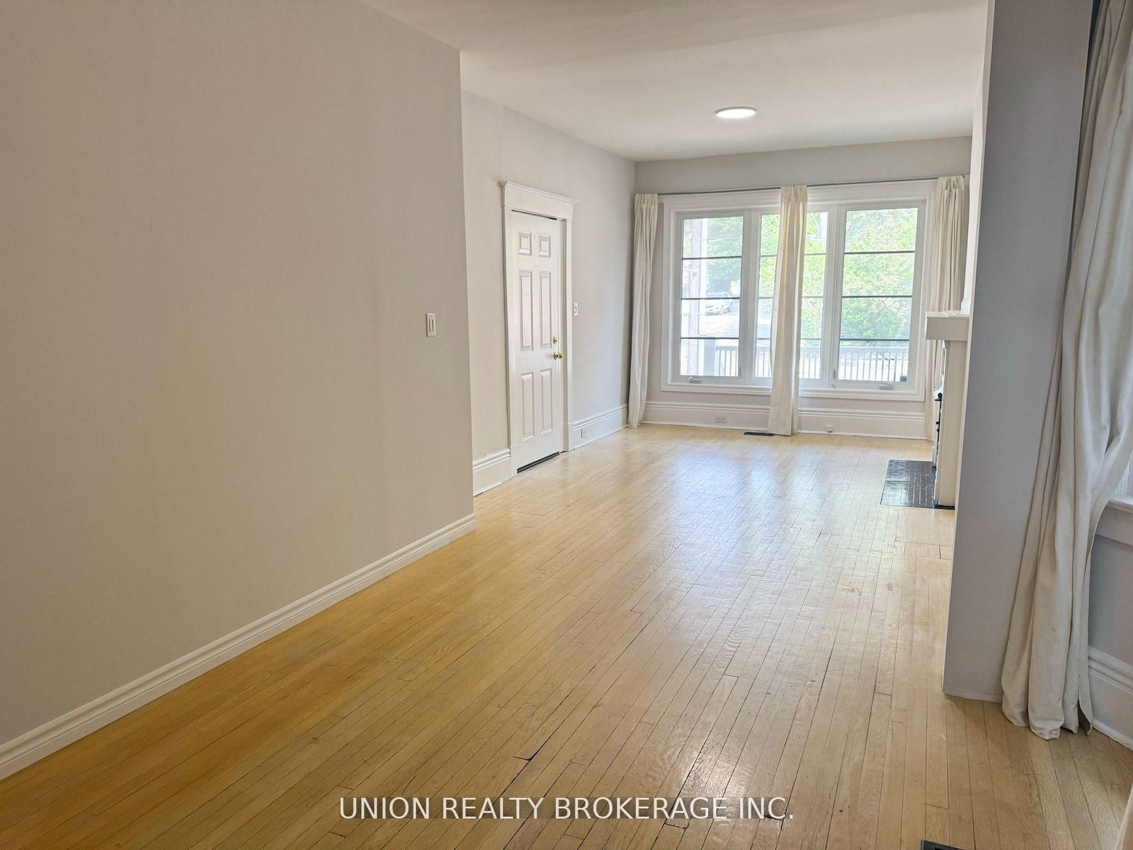 Main - 2471 Queen Street E, Toronto 5