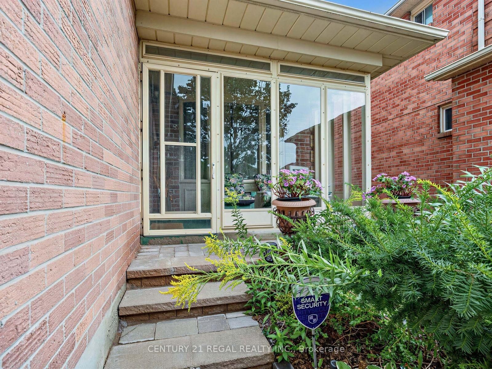 41 Coe Drive • Ajax, ON photo 4
