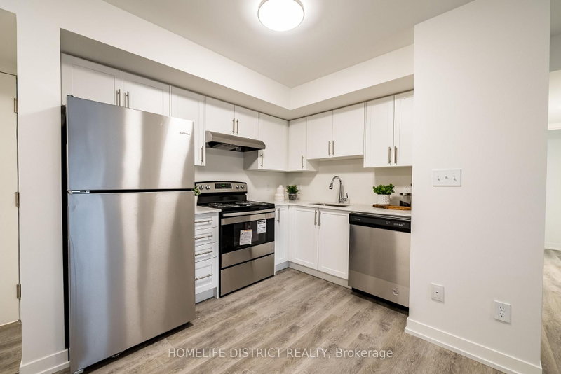 202 - 976 Simcoe Street N