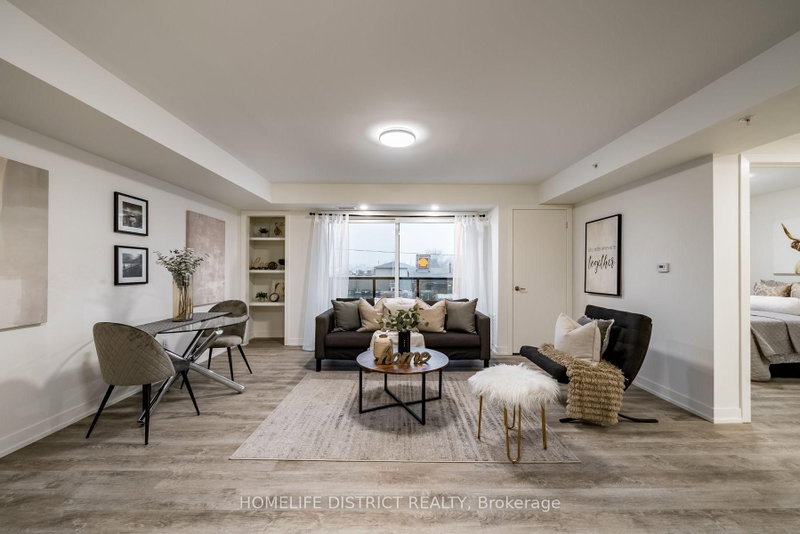 202 - 976 Simcoe Street N