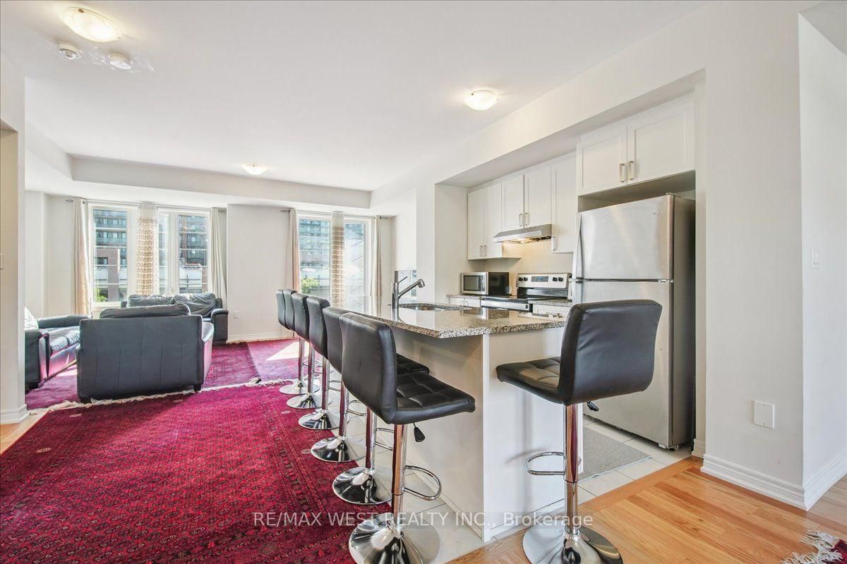 115 Air Dancer Crescent • Oshawa, ON photo 3