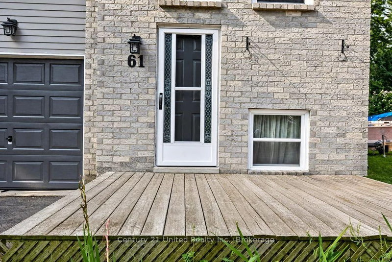 61 Broadlands Crescent