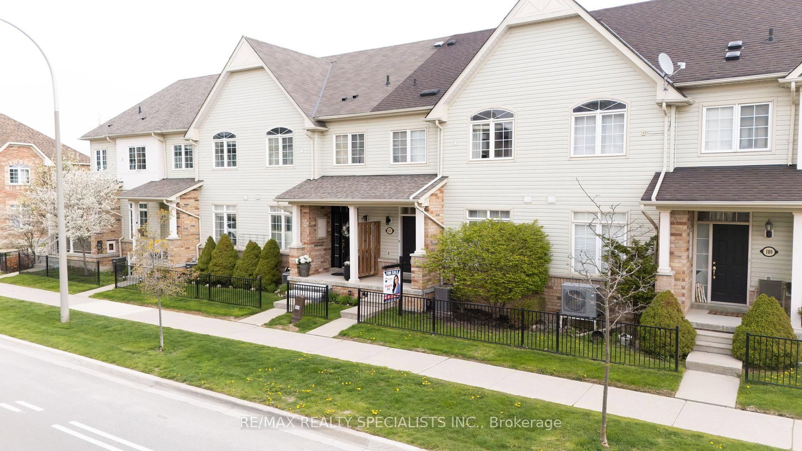 111 Civic Centre Drive • Whitby, ON photo 1