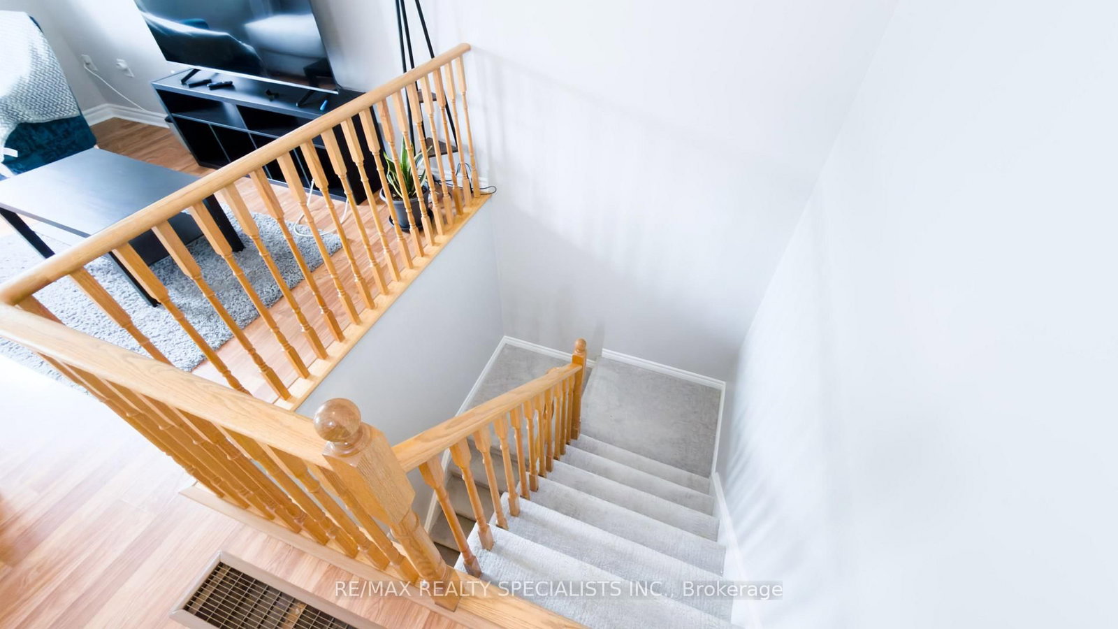 111 Civic Centre Drive • Whitby, ON photo 10
