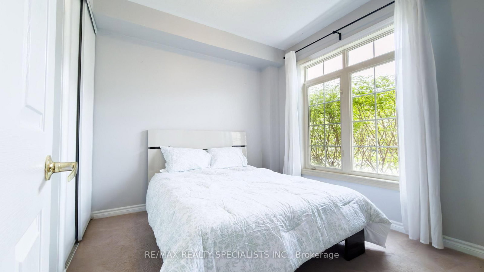 111 Civic Centre Drive • Whitby, ON photo 12