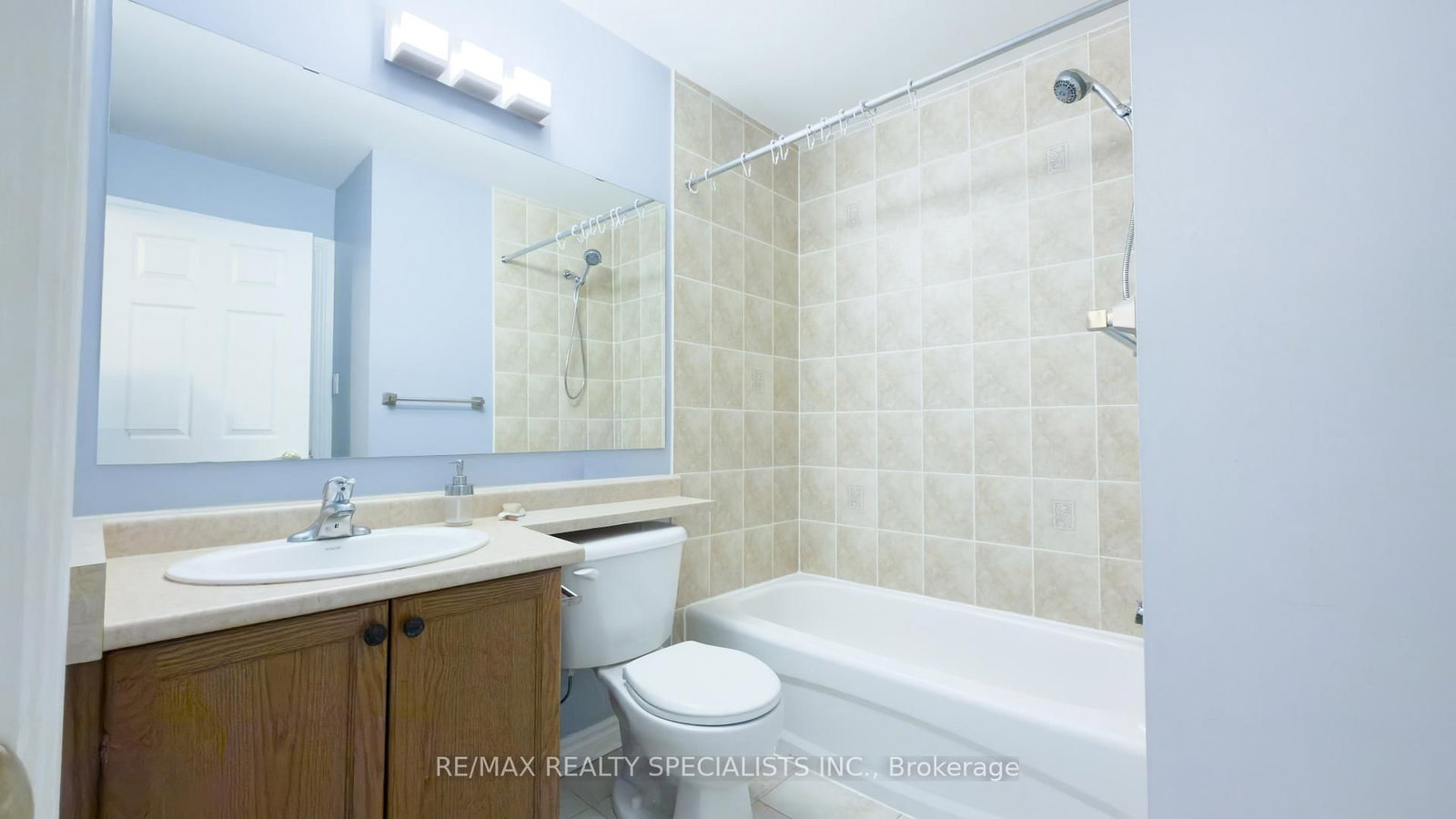 111 Civic Centre Drive • Whitby, ON photo 13