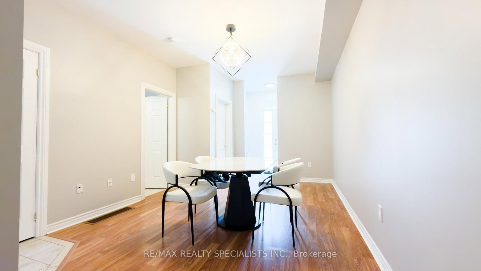 111 Civic Centre Drive • Whitby, ON photo 4