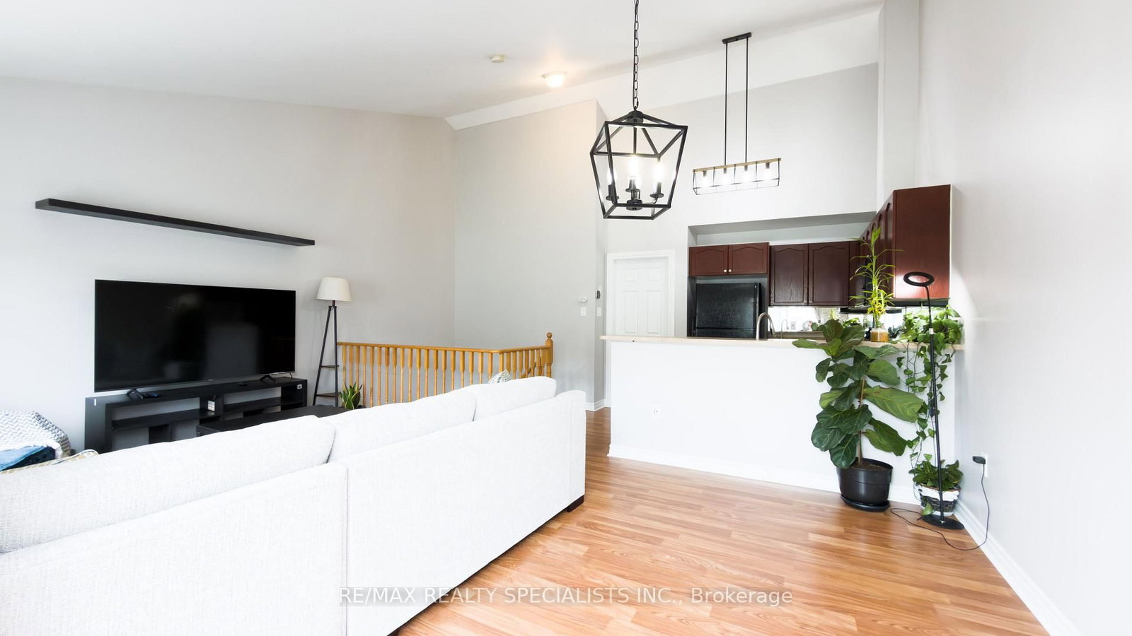 111 Civic Centre Drive • Whitby, ON photo 8