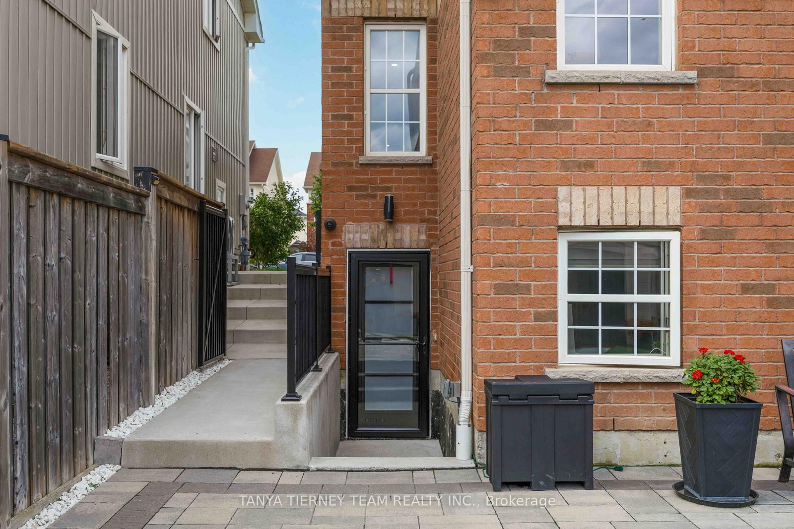 96 Mildenhall Place • Whitby, ON photo 27