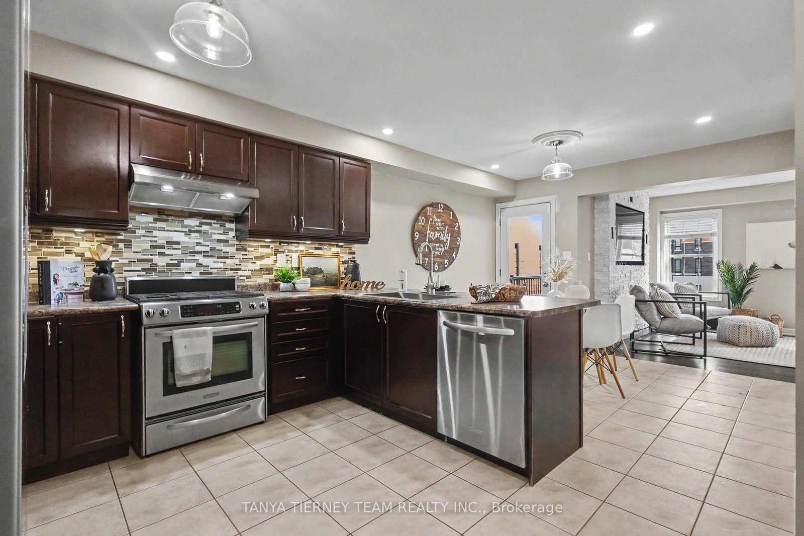 96 Mildenhall Place • Whitby, ON photo 4