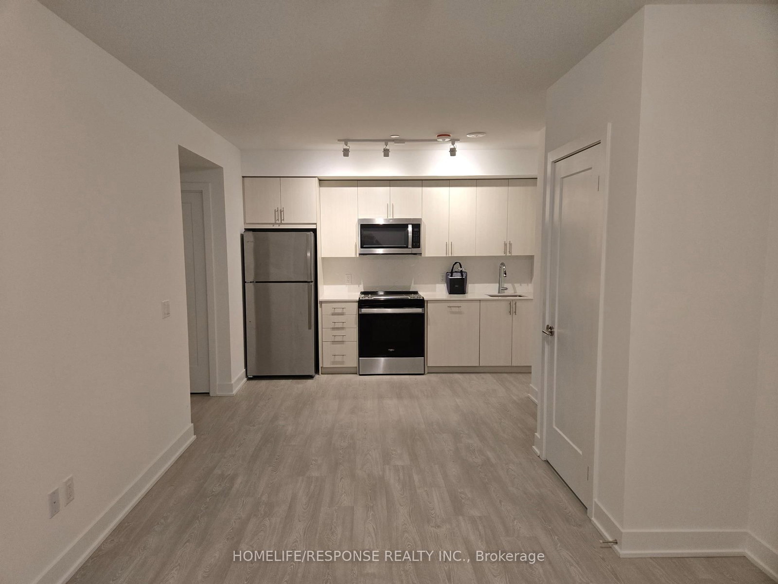 916 - 2545 Simcoe Street N, Oshawa 5