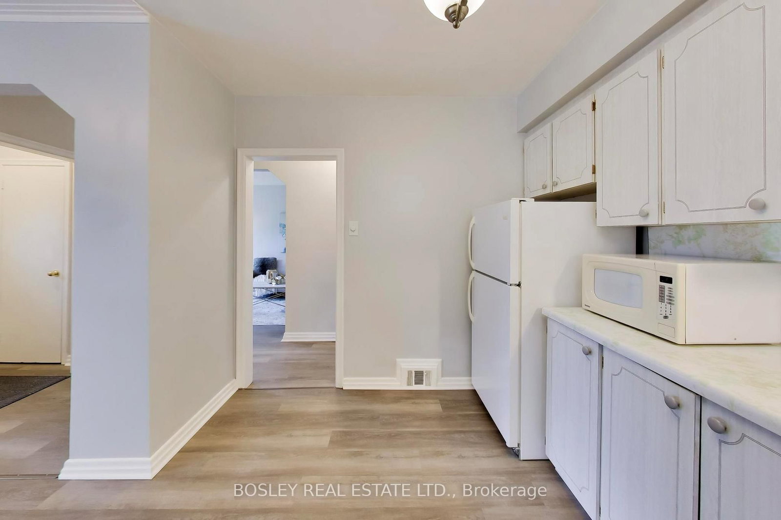 24 Tulip Drive • Toronto, ON photo 14