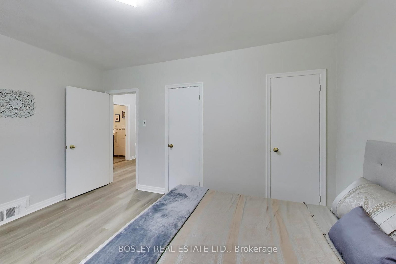24 Tulip Drive • Toronto, ON photo 16