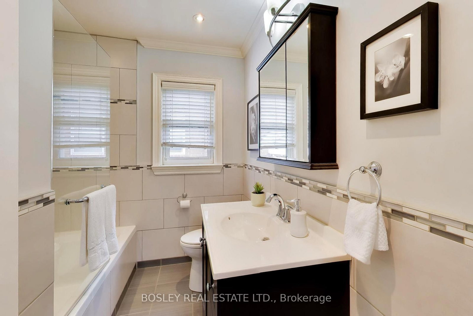 24 Tulip Drive • Toronto, ON photo 23