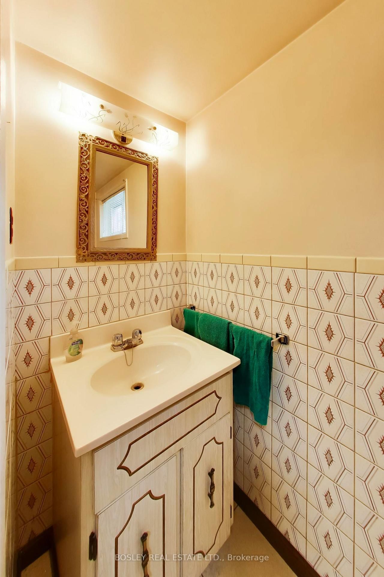 24 Tulip Drive • Toronto, ON photo 32
