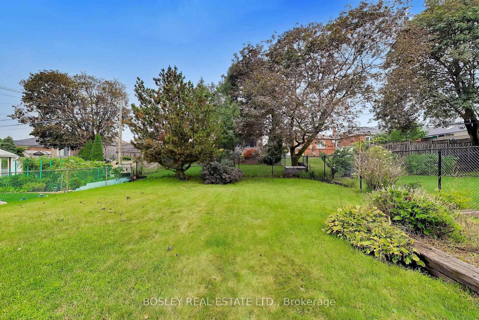 24 Tulip Drive • Toronto, ON photo 39