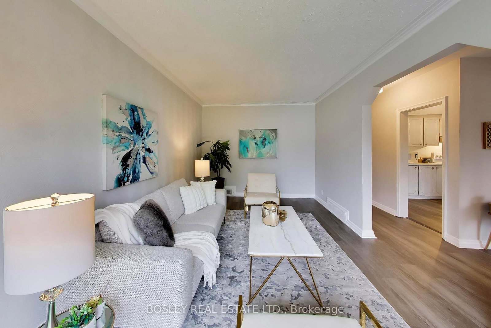 24 Tulip Drive • Toronto, ON photo 8