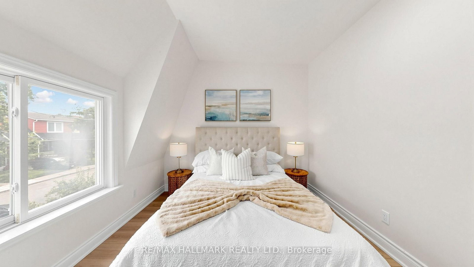 16 Queensdale Avenue • Toronto, ON photo 12
