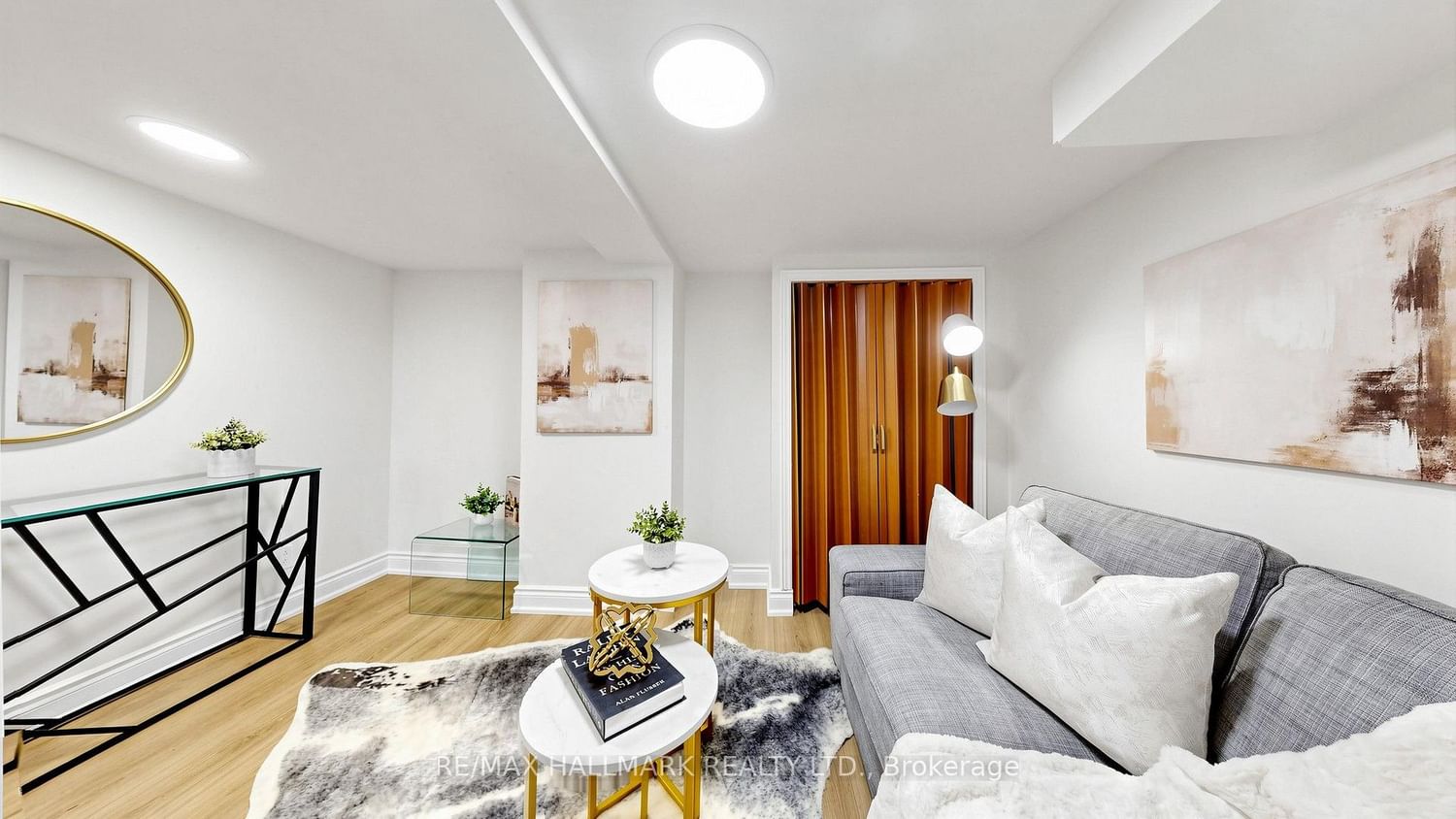 16 Queensdale Avenue • Toronto, ON photo 19