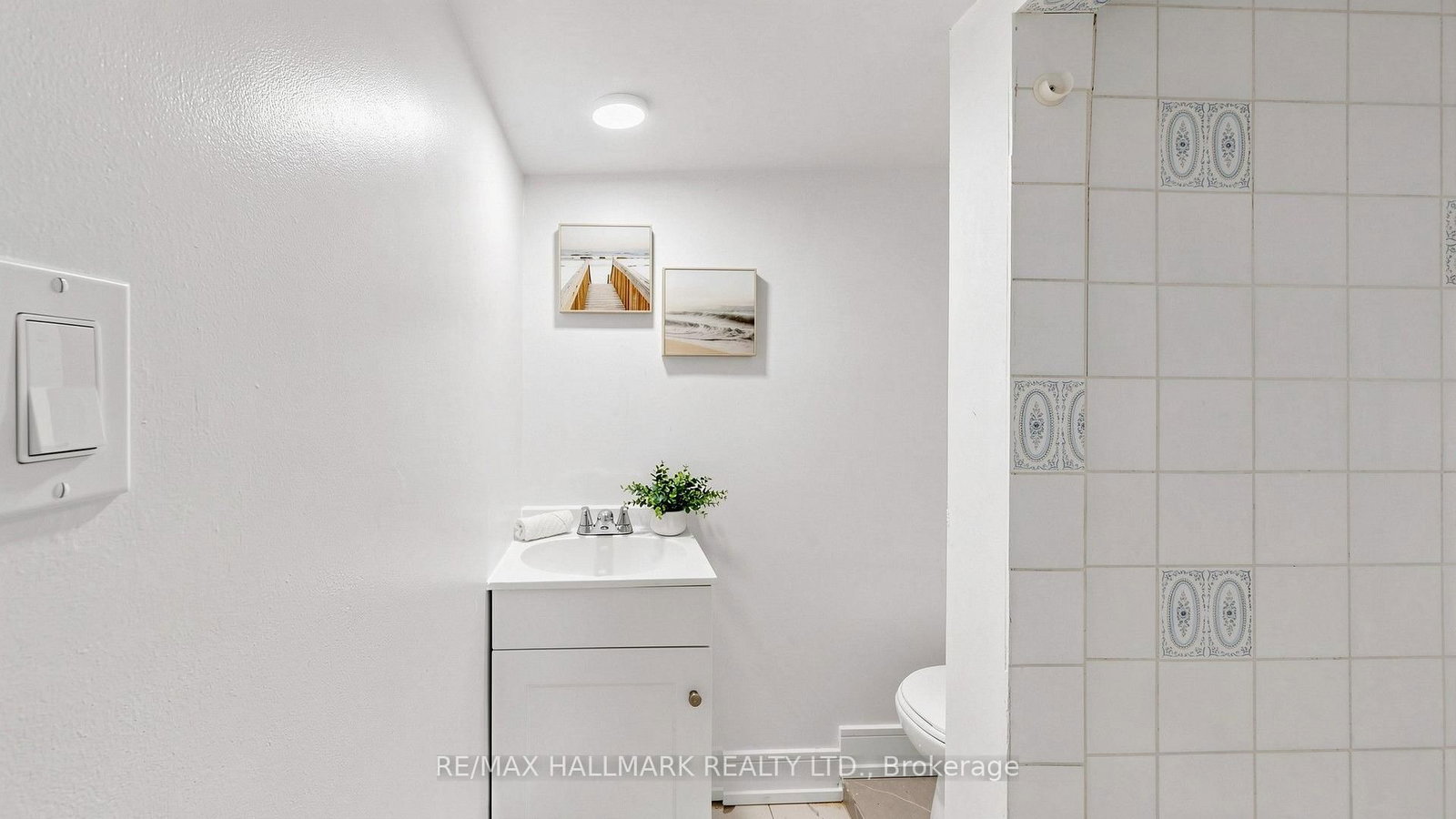 16 Queensdale Avenue • Toronto, ON photo 20