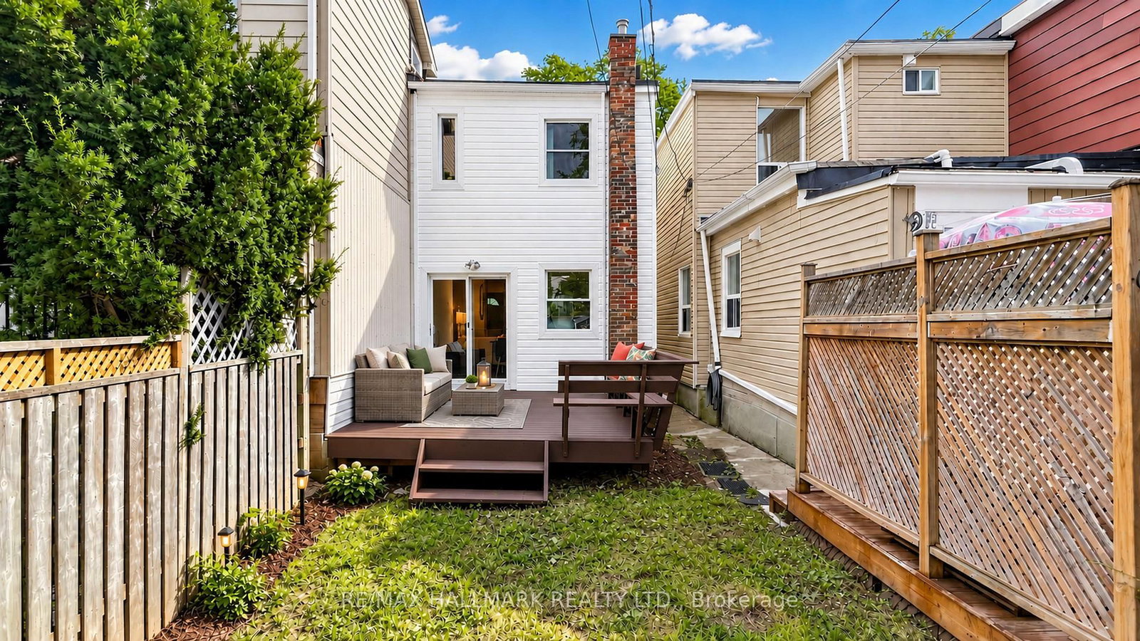 16 Queensdale Avenue • Toronto, ON photo 22