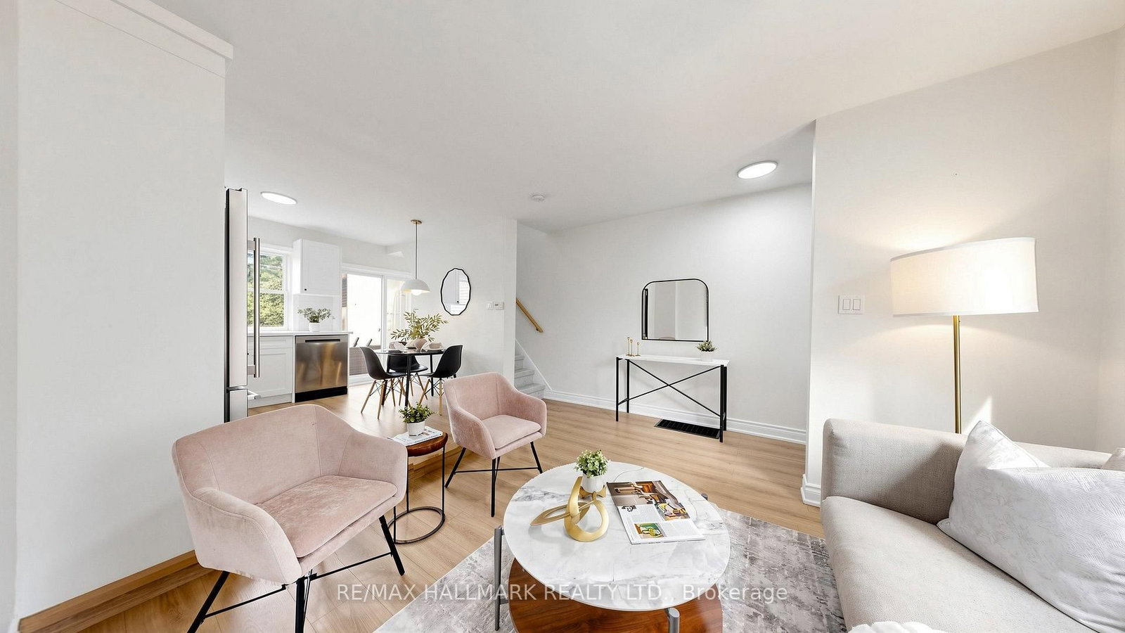 16 Queensdale Avenue • Toronto, ON photo 6