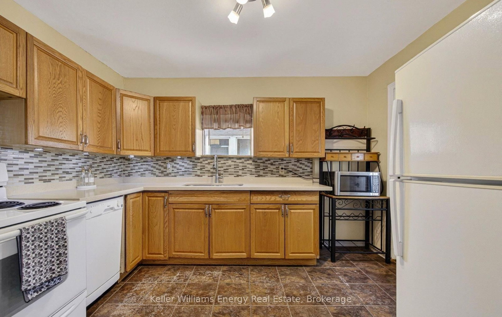 266 Division St, Oshawa, view 14