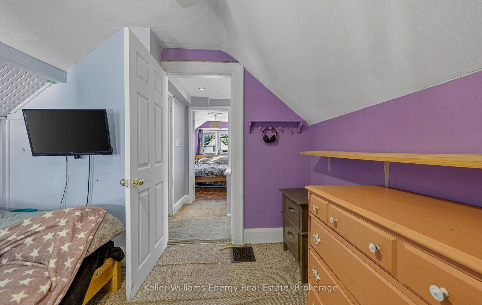 266 Division St, Oshawa, view 16