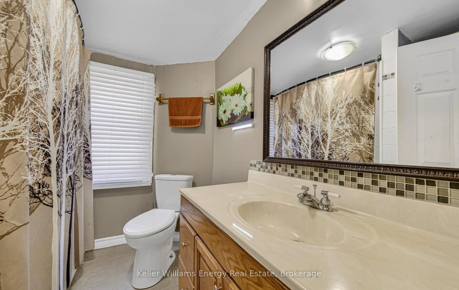 266 Division St, Oshawa, view 18