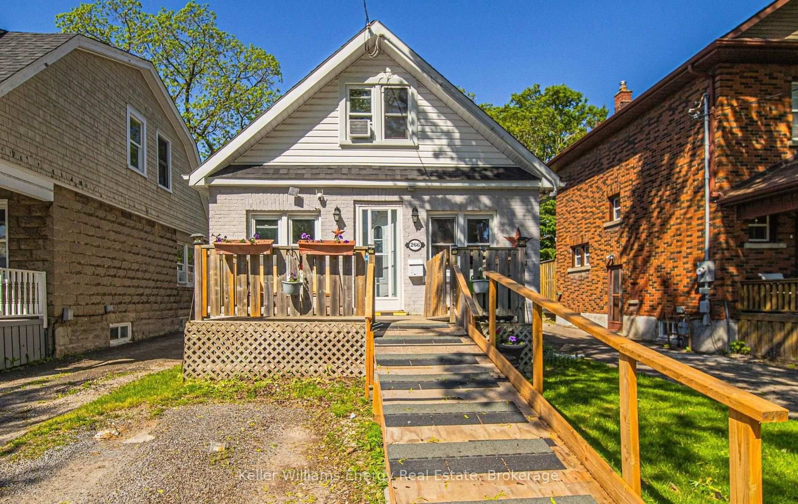266 Division St, Oshawa, view 2