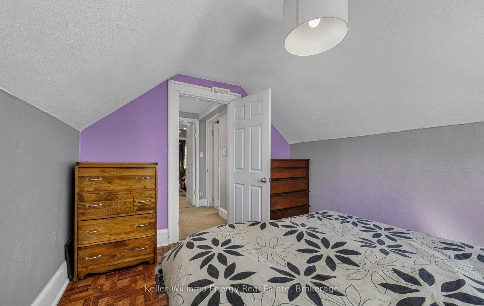 266 Division St, Oshawa, view 20